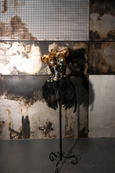 Статуэтка «Black Swan» с подсветкой — ElitPodarok