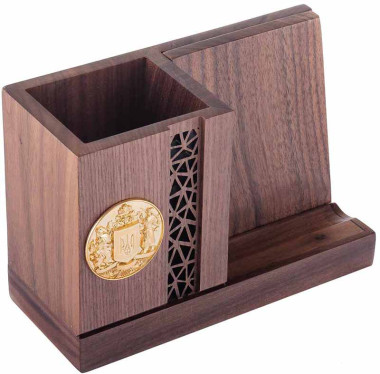 Деревянная подставка под телефон с позолоченным гербом — ElitPodarok