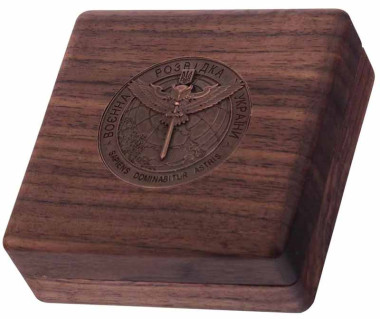 Футляр для монеты 45 мм из дерева ценных пород «Военная разведка Украины» — ElitPodarok