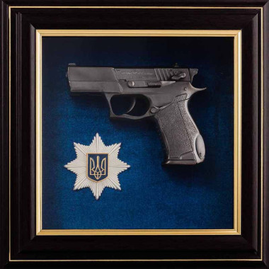 Сувенир «Пистолет Форт и знак Национальной полиции Украины» — ElitPodarok