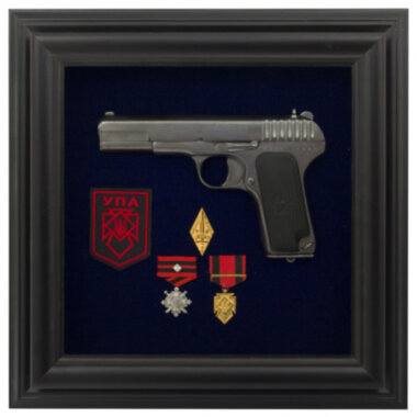 Исторический коллаж «Пистолет ТТ и награды УПА» — ElitPodarok