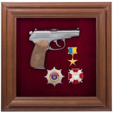 Интерьерная композиция «Пистолет Макарова с наградами» — ElitPodarok