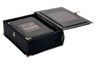 Книга в коже «Тора с Гафтарот» в коробе — ElitPodarok