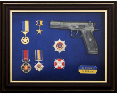 Картина «Пистолет Форт с наградами‎» — ElitPodarok