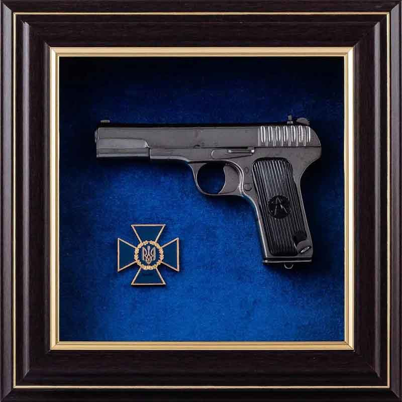 Сувенир «Пистолет ТТ и эмблема СБУ» фото 1 — ElitPodarok