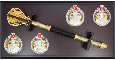 Булава (пернач) в футляре с гетманами Украины — ElitPodarok