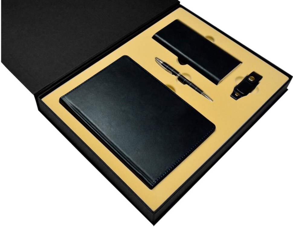 Подарочный набор «Премиум»: ежедневник в кожаном переплете, ручка, Power Bank, флеш-карта, подарочная коробка фото 1 — ElitPodarok