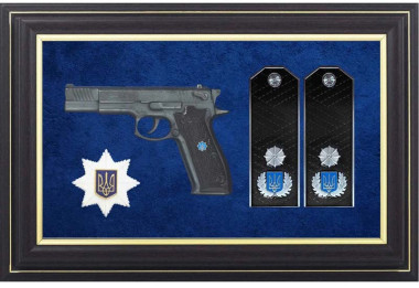 Картина «Пістолет Форт 14, знак Національної поліції України та погони генерала поліції 3 рангу» — ElitPodarok
