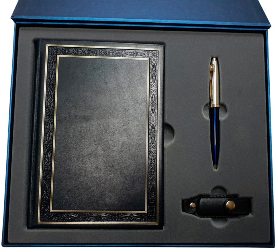 Подарочный набор «Деловой»: ежедневник в кожаном переплете, ручка, флеш-карта фото 1 — ElitPodarok
