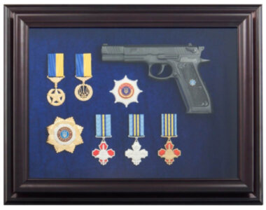 Интерьерный коллаж «Пистолет Форт с наградами» — ElitPodarok