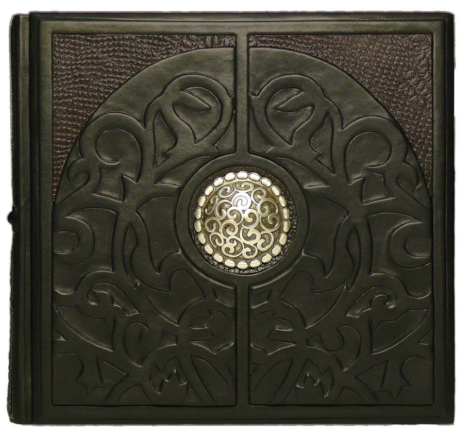 Шкіряна книга «Геральдика. Історія, термінологія, символи і значення гербів та емблем» фото 1 — ElitPodarok