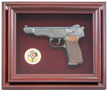 Подарочный коллаж «Пистолет ПС и эмблема Альфа» — ElitPodarok