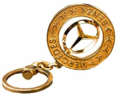 Золотой автомобильный брелок Mercedes — ElitPodarok