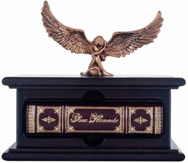 Подарочный набор «Сборник поэзии Лины Костенко в деревянном футляре» — ElitPodarok