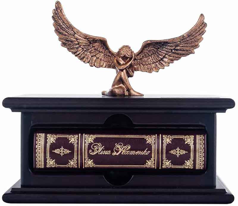 Подарунковий набір «Збірка поезії Ліни Костенко у дерев'яному футлярі» фото 1 — ElitPodarok