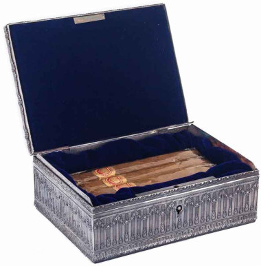 Посеребренная шкатулка с сигарами «Набор для джентльмена» — ElitPodarok