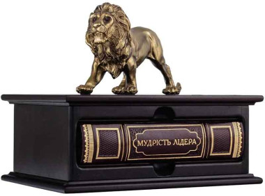 Книга в коже «Мудрость лидера» в деревянном коробе-футляре — ElitPodarok