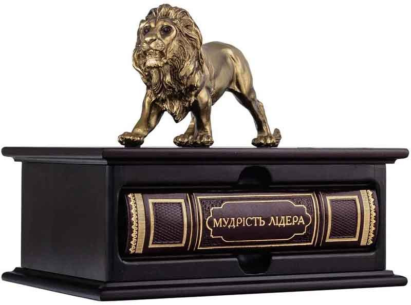 Книга у шкірі «Мудрість лідера» у дерев'яному коробі-футлярі фото 1 — ElitPodarok